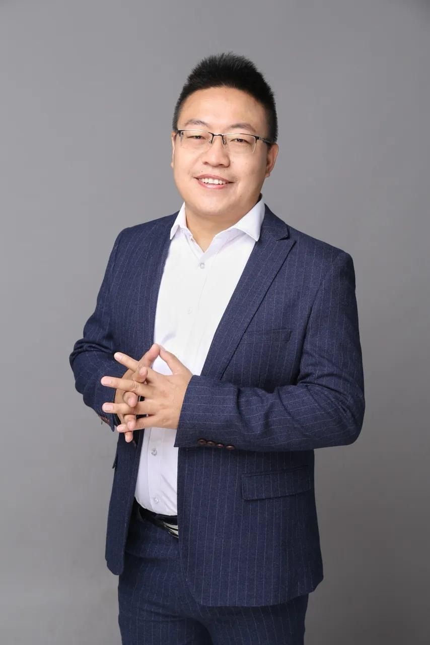 明秦晋：青衿承远志 廿载驭新媒